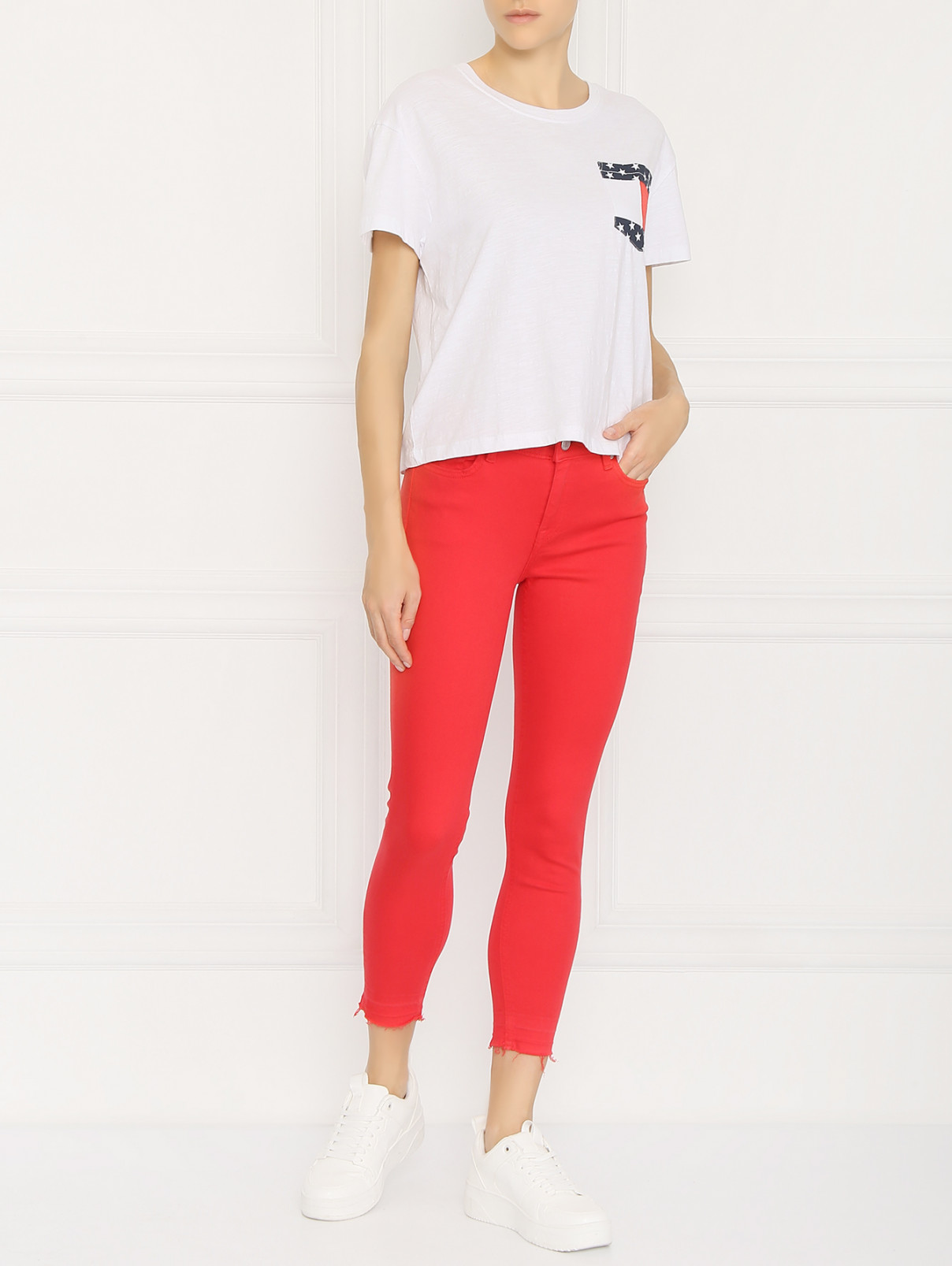 Джинсы зауженного кроя с бахромой Tommy Jeans  –  МодельОбщийВид  – Цвет:  Красный