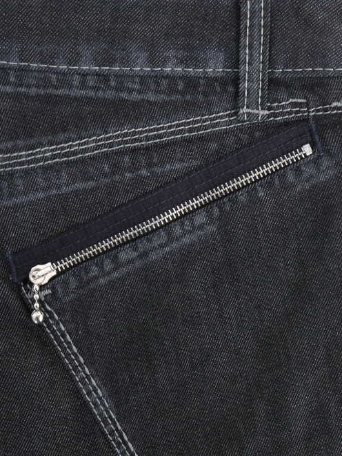 Широкие джинсы с контрастной вставкой - Деталь