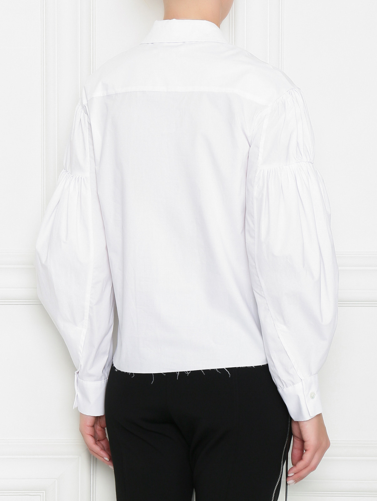 Рубашка из хлопка с объемными рукавами и металлическими аппликациями Act №1  –  МодельВерхНиз1  – Цвет:  Белый