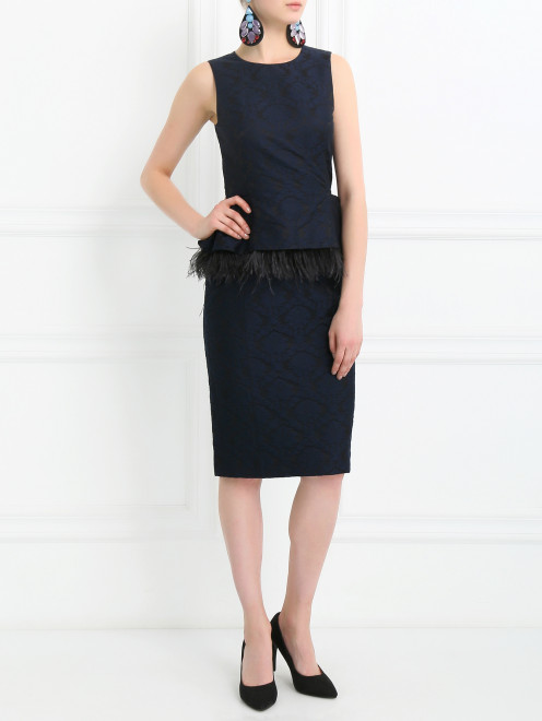 Платье-футляр с баской, декорированное перьями Michael Kors - Модель Общий вид